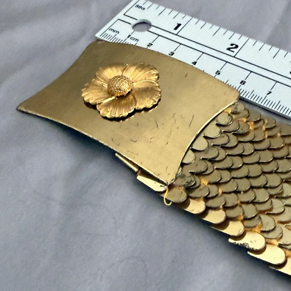 Vtg Gold Tone Metal Flower Belt Elastic Chain‎ Mesh Fishtail Buckle stretch glam